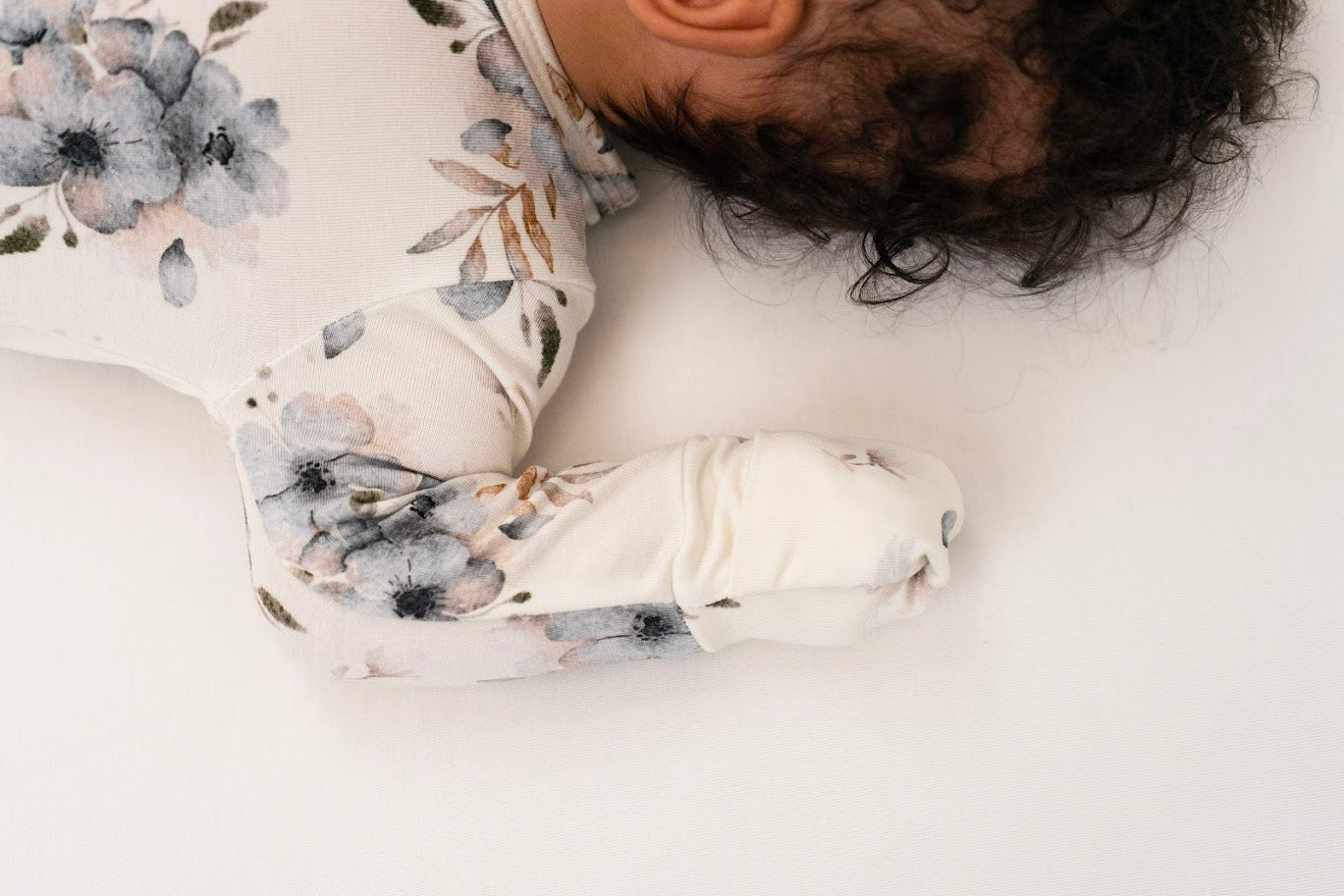 Bamboo Footed Zipper Sleeper- Frosty Floral