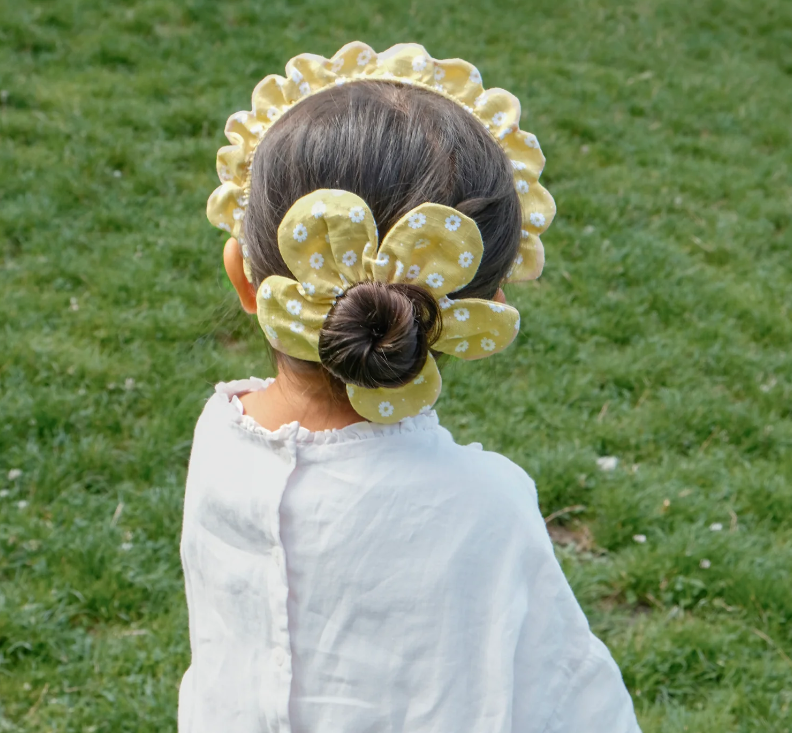 Darling Daisy Daisy Scrunchie