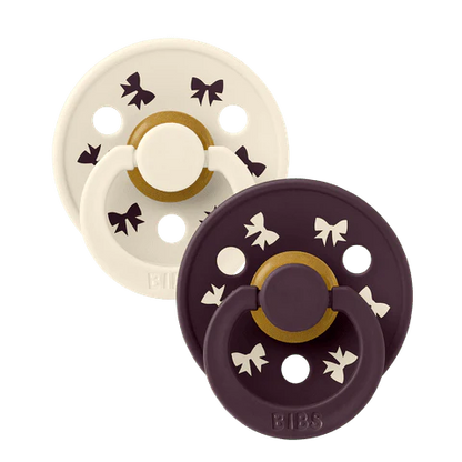 Colour Round Pacifier 2pk.- Holiday Bow Ivory/Plum